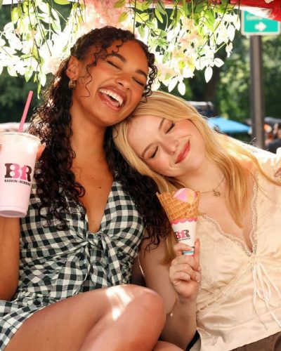 Chandler Kinney and Lexi Minetree at Baskin-Robbins Event in July 2026 - Photo 2
