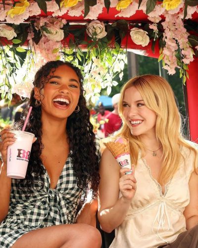 Chandler Kinney and Lexi Minetree at Baskin-Robbins Event in July 2026 - Photo 3