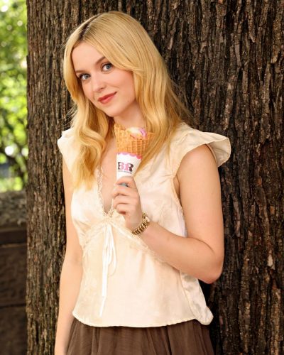 Chandler Kinney and Lexi Minetree at Baskin-Robbins Event in July 2026 - Photo 6