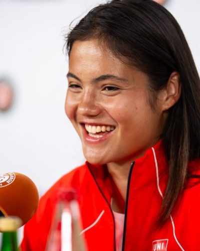 Emma Raducanu at a Press Conference Before the French Open in Paris 2026 - Photo 3