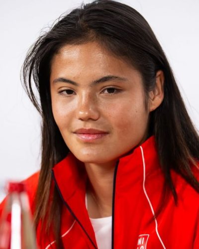 Emma Raducanu at a Press Conference Before the French Open in Paris 2026 - Photo 4