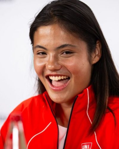 Emma Raducanu at a Press Conference Before the French Open in Paris 2026 - Photo 6