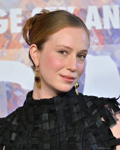 Hannah Einbinder at the Camp Miasma Premiere at Dga Theater Complex 2026 - Photo 3