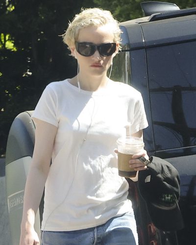 Julia Garner Seen in Los Angeles Following Split Announcement 2026 - Photo 5