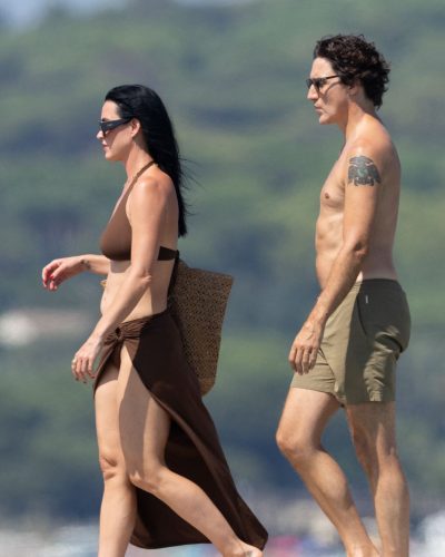 Katy Perry in Bikini and Justin Trudeau at Club 55 Beach July 2026 - Photo 2