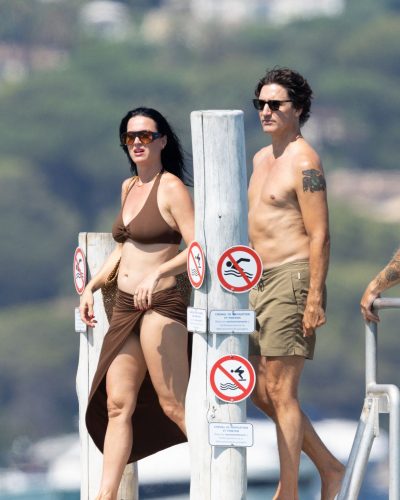 Katy Perry in Bikini and Justin Trudeau at Club 55 Beach July 2026 - Photo 3