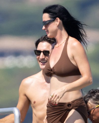 Katy Perry in Bikini and Justin Trudeau at Club 55 Beach July 2026 - Photo 4