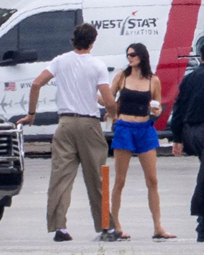 Kendall and Kylie Jenner Timothee Chalamet and Jacob Elordi Depart Airport in San Diego January 2026 - Photo 6