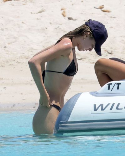 Luisa LAemmel and Orlando Bloom at a Beach in Costa Smeralda 2026