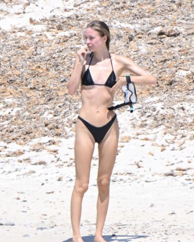 Luisa LAemmel and Orlando Bloom at a Beach in Costa Smeralda 2026 - Photo 2