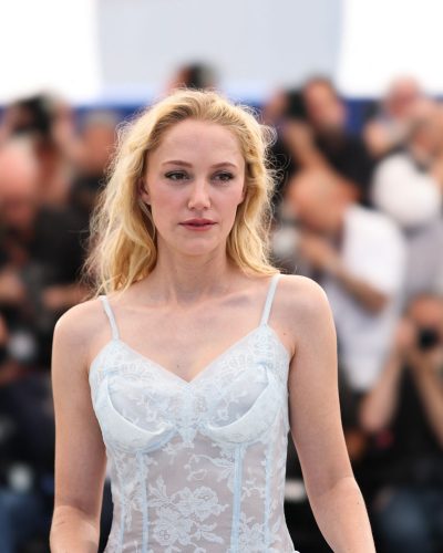 Maika Monroe at Victorian Psycho Photocall at 79Th Cannes Film Festival 2026 - Photo 3