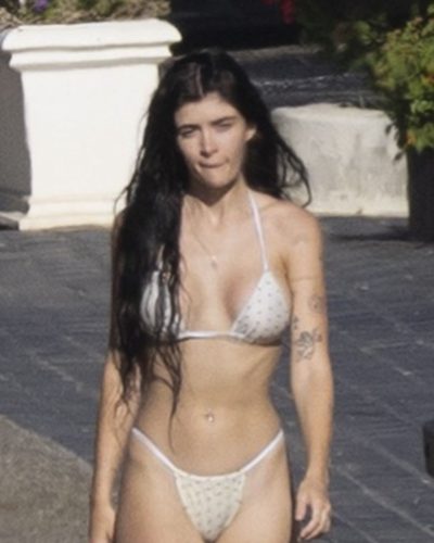 Sami Sheen Enjoys Beach Walk with Boyfriend in Malibu July 2026 - Photo 4