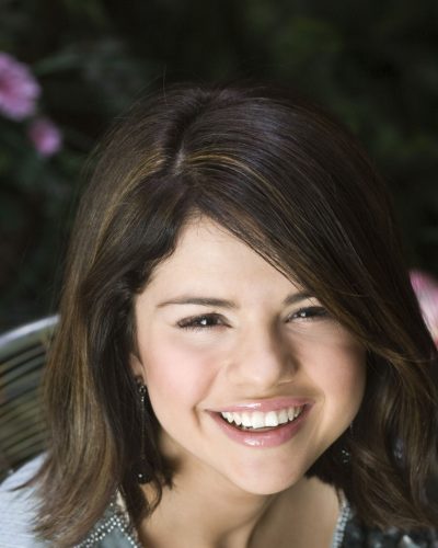 Selena Gomez for USA Today 2009 - Photo 2