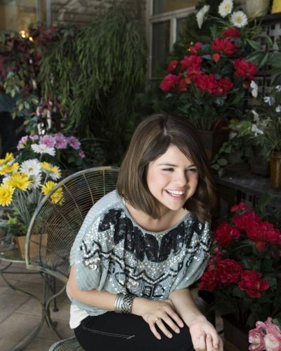 Selena Gomez for USA Today 2009 - Photo 5