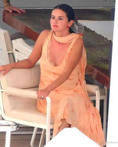 Selena Gomez Spends a Relaxed Day on a Yacht in Portofino July 2026 - Photo 6