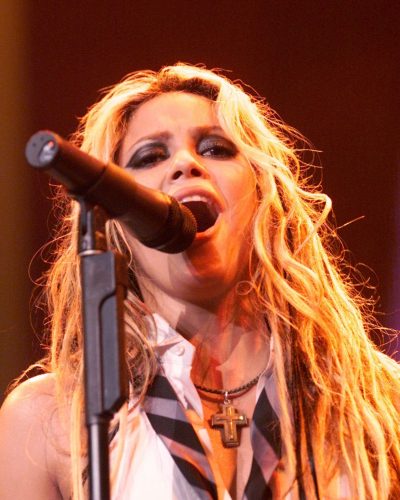 Shakira Performs at Kiis Jingle Ball in Los Angeles December 2001 - Photo 5