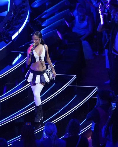 Tyla Takes the Stage at Wnba All-Star Game in Chicago July 2026 - Photo 6